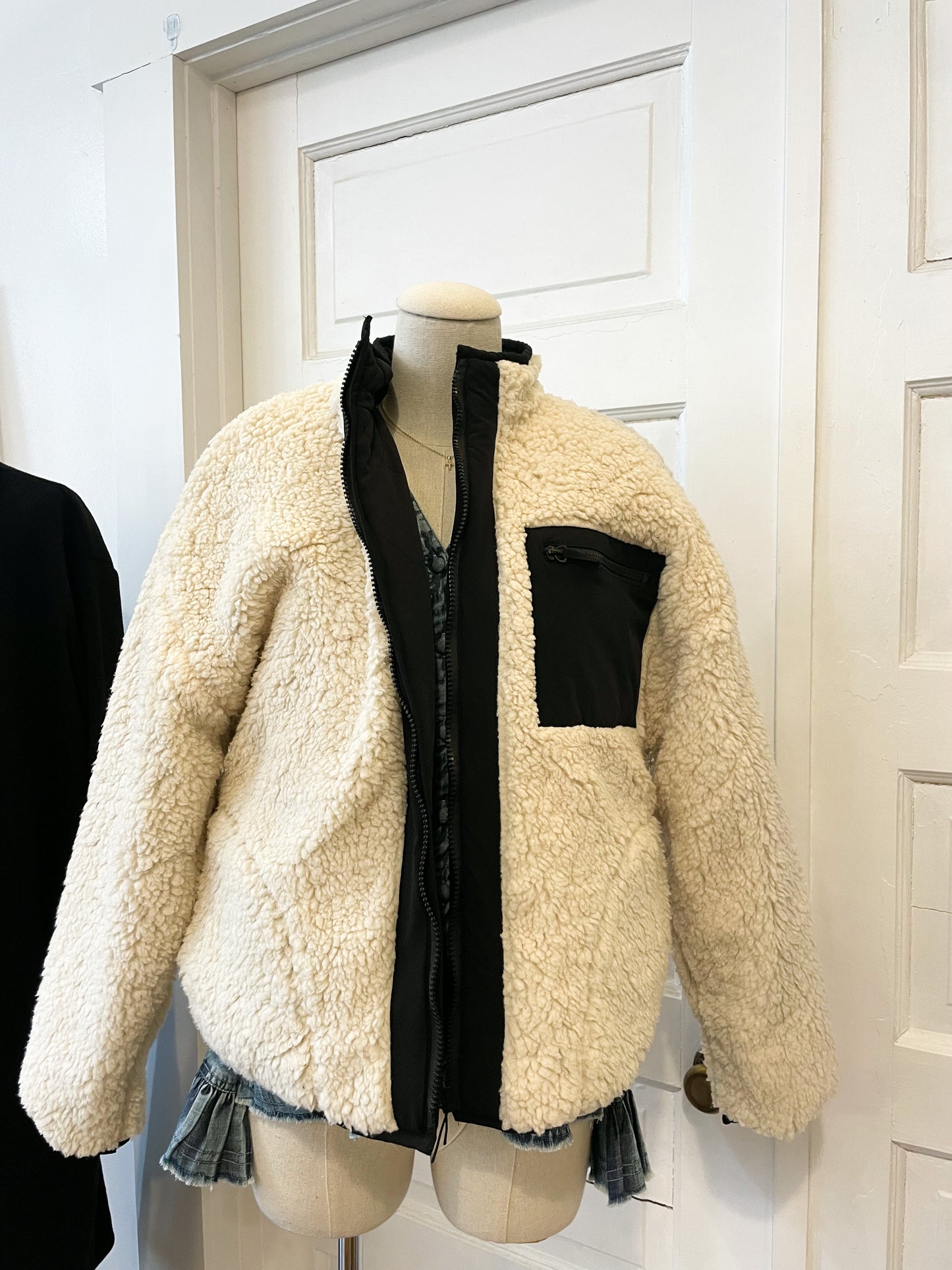 ON-THE-GO REVERSIBLE QUILTED SHERPA JACKET